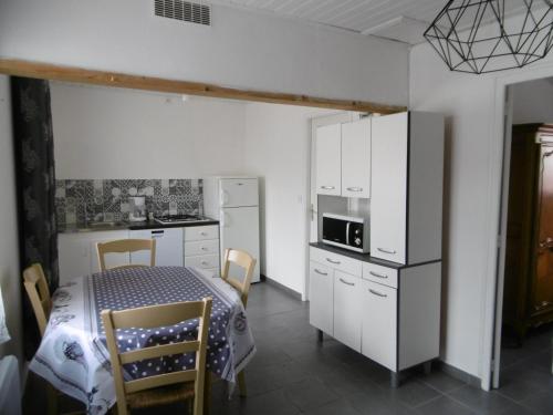 Photo de la galerie de l'établissement Maison Noirmoutier-en-l'Île proche centre, 4 pers, terrasse - FR-1-823-105, à Noirmoutier-en-l'lle