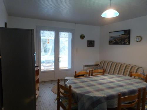 Photo de la galerie de l'établissement Maison mitoyenne à Barbâtre près de la plage - 4/6 personnes - Animaux admis - FR-1-823-111, à Barbâtre