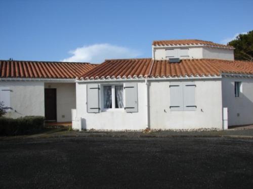 Photo de la galerie de l'établissement Maisonnette cosy à Barbâtre, proche plage pour 2/4 personnes - FR-1-823-127, à Barbâtre