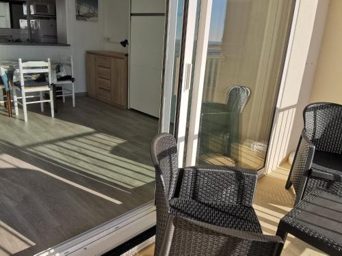 Posezení v ubytování Studio avec vue sur la lagune, parking et animaux admis - FR-1-194-293