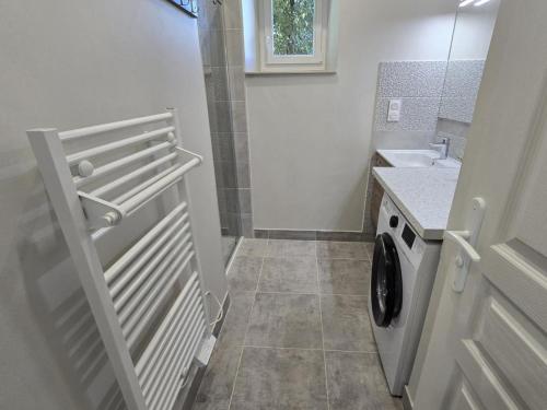 Koupelna v ubytování Le petit Nid d'Eugénie - Havre en Campagne, Animaux Bienvenus - FR-1-616-467