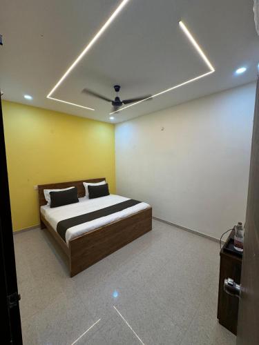 a bedroom with a bed and a ceiling at Hotel Elite Enclave in Hyderabad