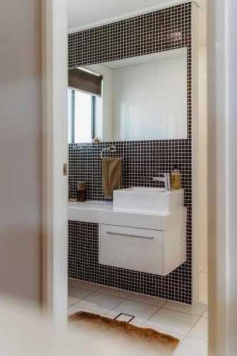 Ванная комната в Hamilton House - Snowy Mountain Luxury Villas