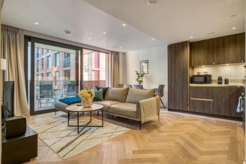 a living room with a couch and a table at Hyde Park Beauty 2BR 2BA Balcony in London