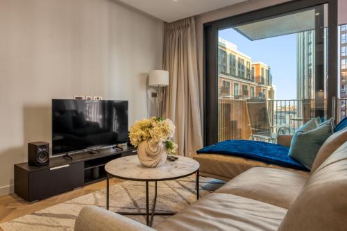 a living room with a couch and a tv at Hyde Park Beauty 2BR 2BA Balcony in London