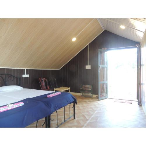 Dandeli Aura Retreatにあるベッド