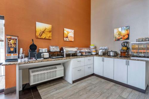 Kuchyň nebo kuchyňský kout v ubytování City Express by Marriott Yulee