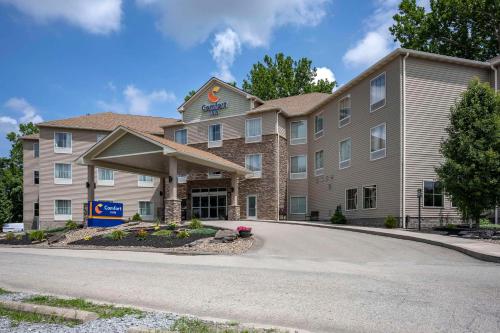 a rendering of a hotel with a driveway at Comfort Inn Connellsville Riverview in Connellsville