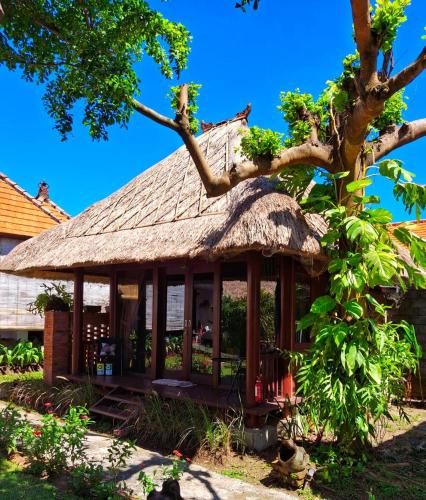 Сад в Ketewel Bed and Breakfast Kshanti Room