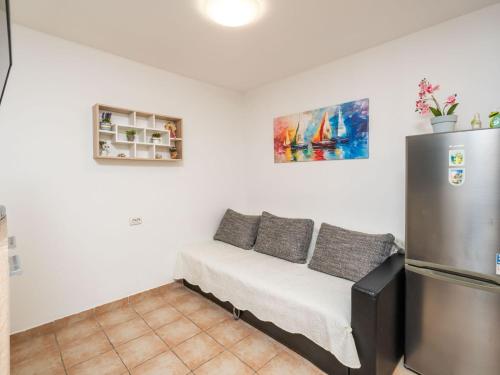 Apartment Lolo - Two Bedroom Apartment with Loggia and Street View