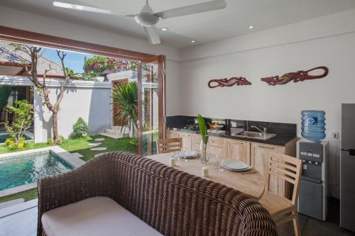 Η κουζίνα ή μικρή κουζίνα στο Two Lizards Beach Villas