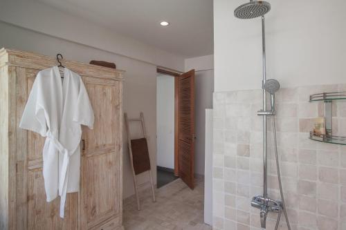 Ένα μπάνιο στο Two Lizards Beach Villas