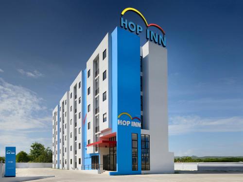 a rendering of a hipper inn hotel at HOP INN Khon Kaen Srichan Road Building B in Khon Kaen