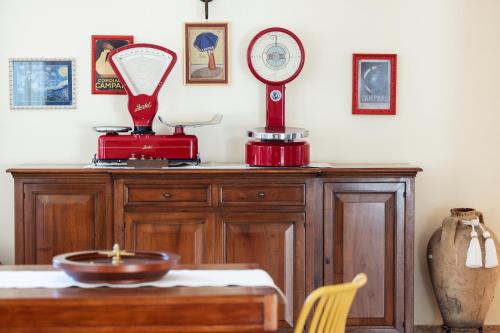 a table with two machines on top of a wooden cabinet at Le Rose - Suites e Breakfast a 5 min dal mare e Misano World Circuit in Misano Adriatico