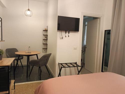 TV a/nebo společenská místnost v ubytování Rose Antiche Vatican B&B