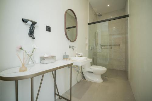 Ένα μπάνιο στο LA Villa Wanagiri