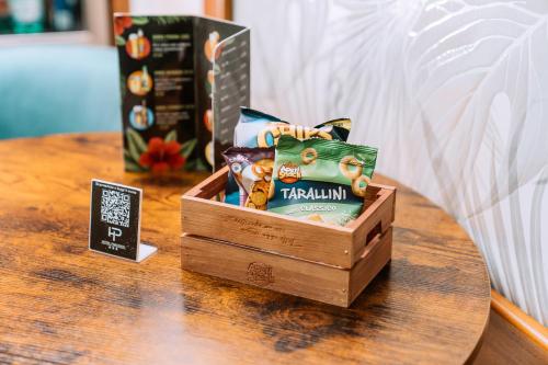 a wooden box filled with snacks on a table at Hotel Paradiso in Lago Patria