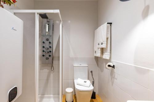 Ένα μπάνιο στο Apartamentos BICO DE NONA