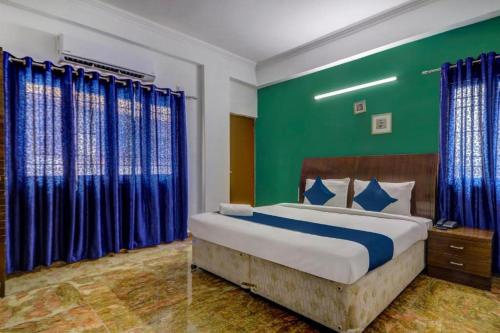 Postel nebo postele na pokoji v ubytování Destino By INR Suites