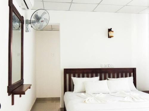 Postel nebo postele na pokoji v ubytování Better Yala Home