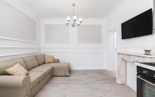 Glamour Apartment Miła with Balcony in Warsaw by Noclegi Renters