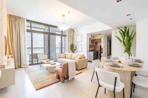 Family Heaven - 3 min walk to Reem Central Park and Beach - Designers Choice - 10 people - New Building - High Floor - Big Balcony - Reem Island