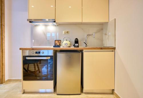 Kuchyň nebo kuchyňský kout v ubytování Sunflower Suites Gouvia Corfu