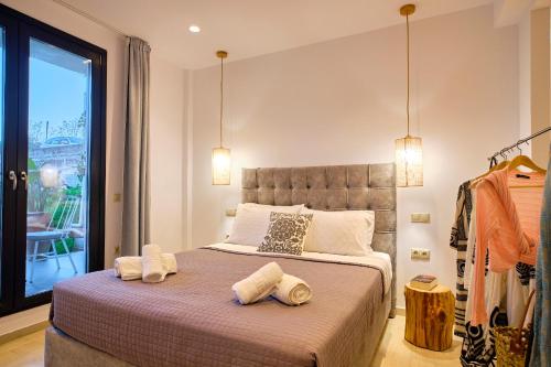 Postel nebo postele na pokoji v ubytování Sunflower Suites Gouvia Corfu