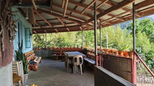 Un balcón o terraza en Døng-elays Homestay