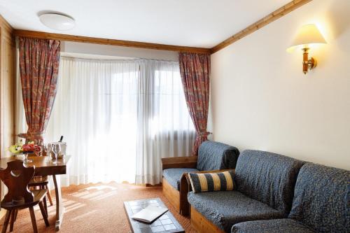 Et opholdsområde på Hotel Alaska Cortina