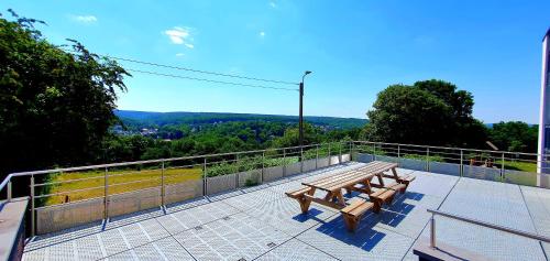 a group of benches sitting on top of a balcony at Gîte Kaleo Eupen Jugendherberge in Eupen