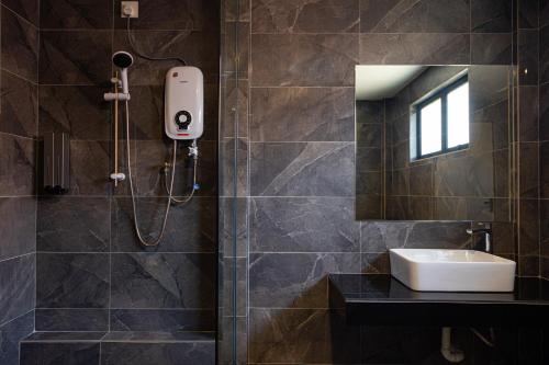 Koupelna v ubytování De Quinton Hotel