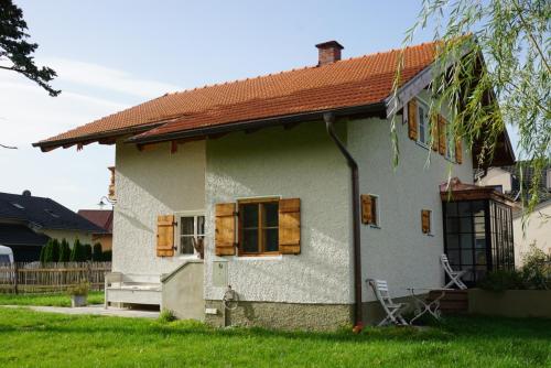 Das Gebäude in dem sich das Ferienhaus befindet