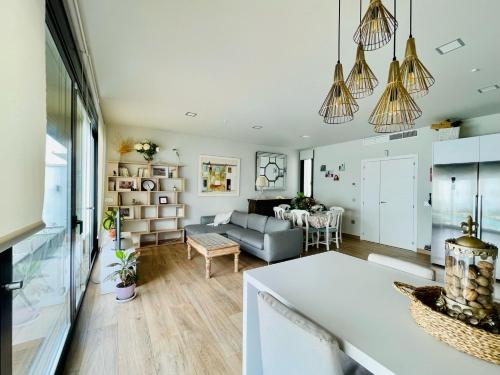 a living room with a couch and a table at Sunrise & Pool Mairena Metro in Mairena del Aljarafe