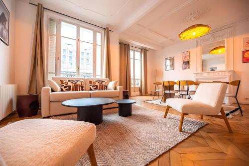 TBS 326 - Superb apartment with Eiffel Tower view