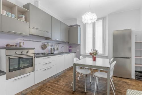 Corsica Comfort Suites-10 Min to LINATE AIRPORT
