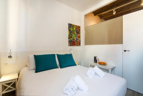 Happy People Sagrada Familia Apartments