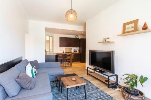 #37 1BDR Bagatelle, Promenade, sea front Balcony & AC