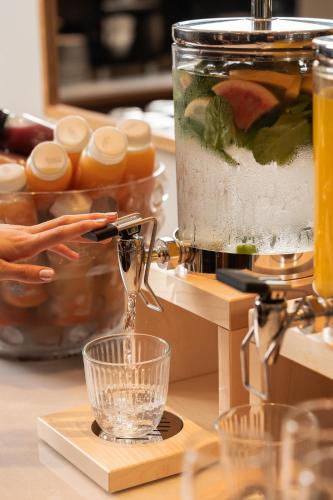 Makanan di atau berdekatan hotel