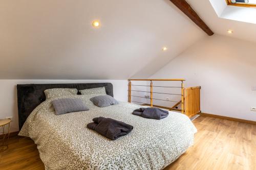 Ένα ή περισσότερα κρεβάτια σε δωμάτιο στο Le duplex Dijonnais