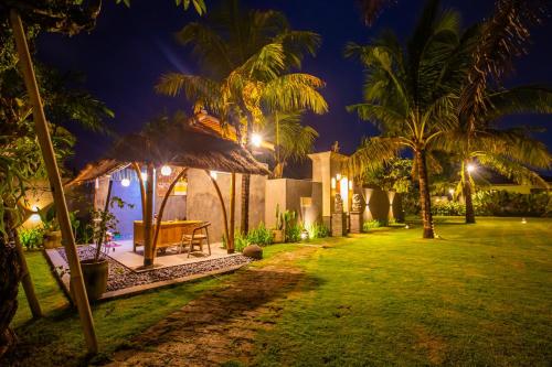 Taman di luar Jero Kelodan Villa - Yeh Gangga