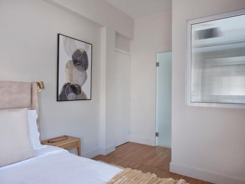 Sleek & Stylish 2 bd apt with Parthenon view