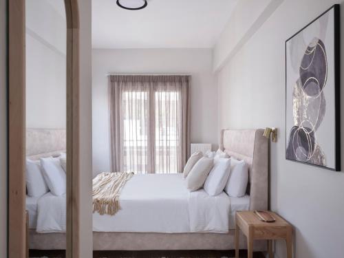 Sleek & Stylish 2 bd apt with Parthenon view