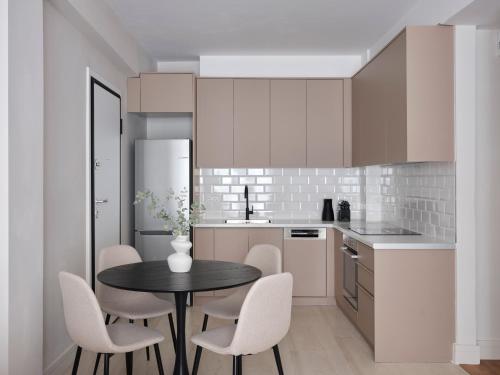 Sleek & Stylish 2 bd apt with Parthenon view