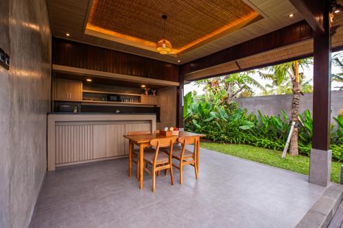 Dapur atau dapur kecil di Jero Kelodan Villa - Yeh Gangga