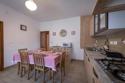 Kuchyň nebo kuchyňský kout v ubytování Albergo Diffuso Forgaria Monte Prat