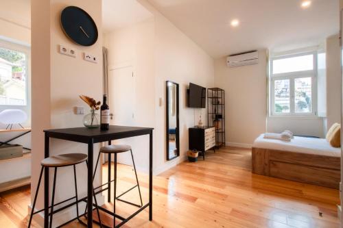 Miragaia Studio w Patio by LovelyStay