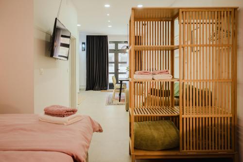 Ένα ή περισσότερα κρεβάτια σε δωμάτιο στο Stylish town centre apartment MariRoza