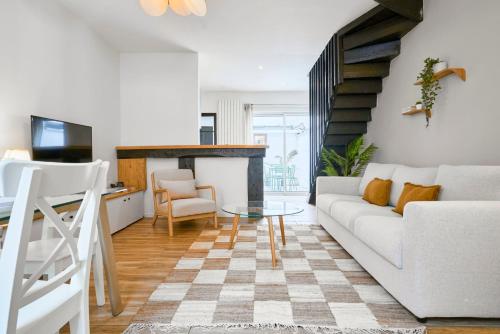 a living room with a couch and a table at Maison trois chambres avec cour, parking gratuit in Croix