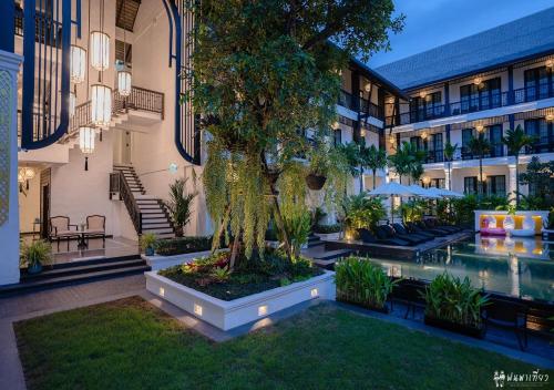 Aksara Heritage — Garden view